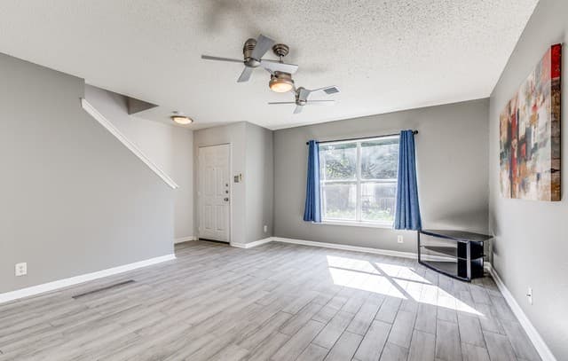 3-bedroom rental at 8839 Breezefield in San Antonio, TX — photo 5