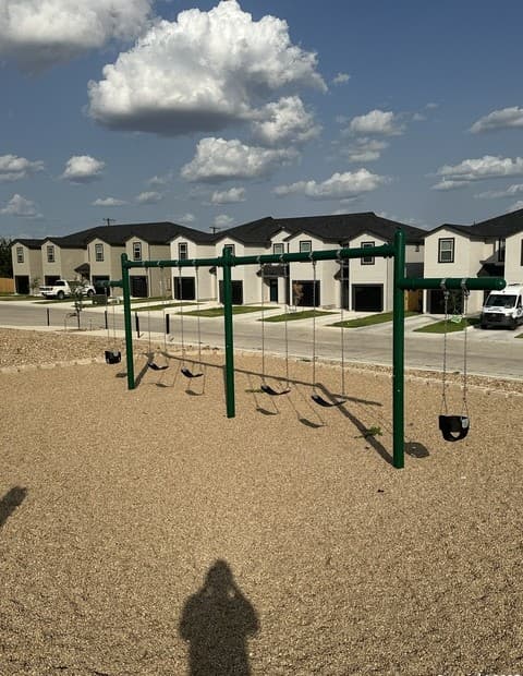 3-bedroom rental at 8419 Via Verona Unit 103 in San Antonio, TX — photo 2