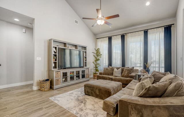 4-bedroom rental at 1125 Cadogan Squire in San Antonio, TX — photo 2