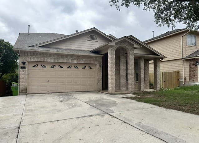 4-bedroom rental at 162 Coopers Hawk in San Antonio, TX — photo 2