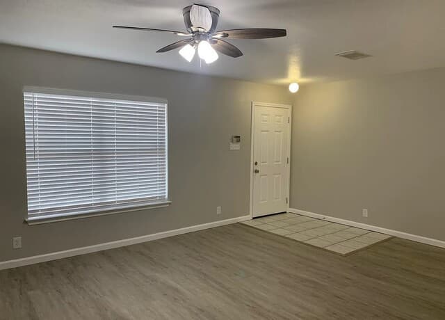 3-bedroom rental at 5014 Kenton Trace in San Antonio, TX — photo 5