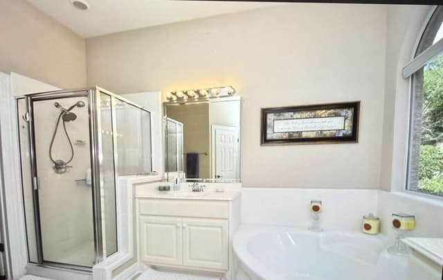4-bedroom rental at 418 Cypress Trail in San Antonio, TX — photo 5