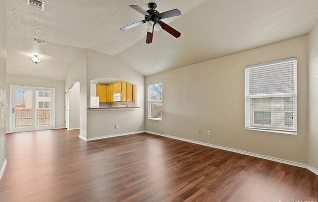 3-bedroom rental at 9711 Copper Rock in Converse, TX — photo 2