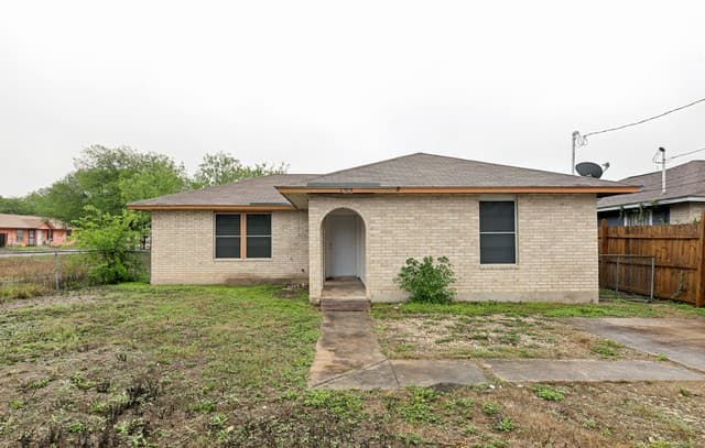 3-bedroom rental at 122 Surrels in San Antonio, TX — photo 3