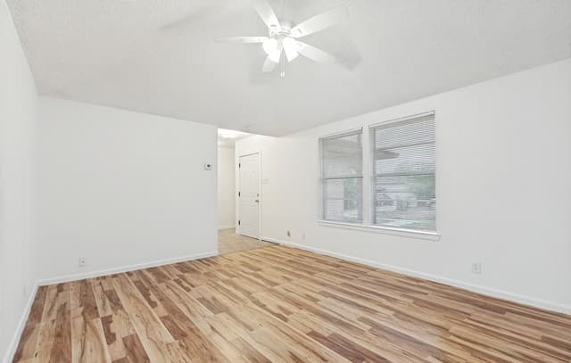 3-bedroom rental at 122 Surrels in San Antonio, TX — photo 4