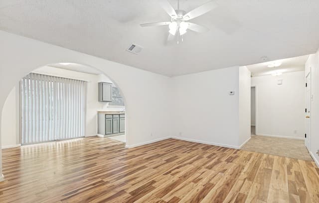 3-bedroom rental at 122 Surrels in San Antonio, TX — photo 5