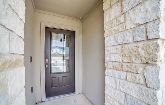 4-bedroom rental at 13080 Whisper Bend in San Antonio, TX — photo 3