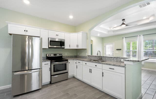 3-bedroom rental at 419 S San Manuel in San Antonio, TX — photo 4