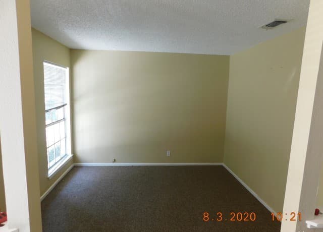 4-bedroom rental at 6818 Horwich in San Antonio, TX — photo 5
