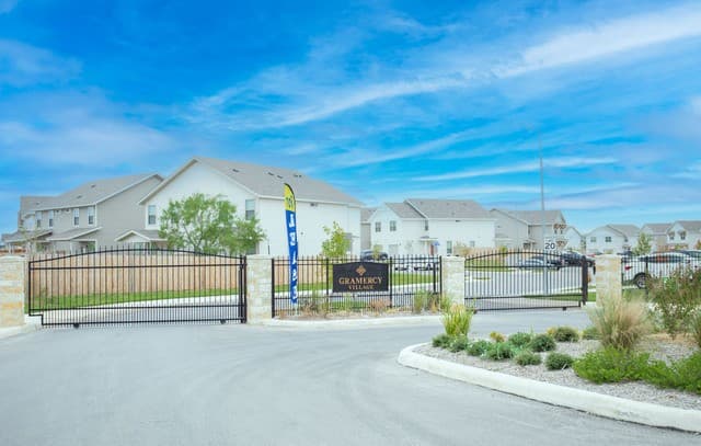 3-bedroom rental at 7607 Gramercy Way Unit 102 in San Antonio, TX — photo 2
