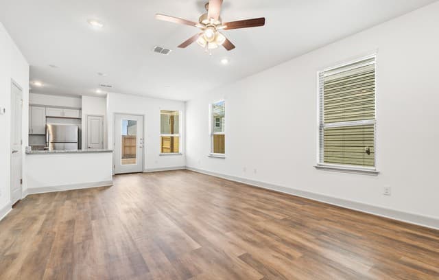 3-bedroom rental at 7607 Gramercy Way Unit 102 in San Antonio, TX — photo 5