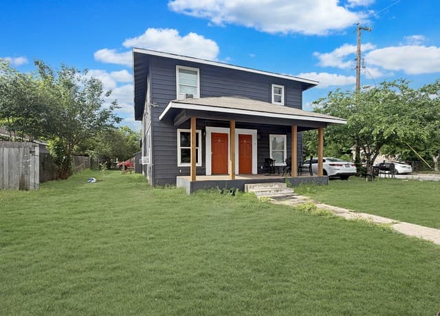 3-bedroom rental at 224 W Pyron Unit B in San Antonio TX