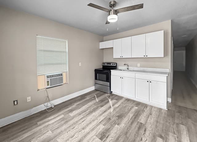 3-bedroom rental at 224 W Pyron Unit B in San Antonio, TX — photo 3