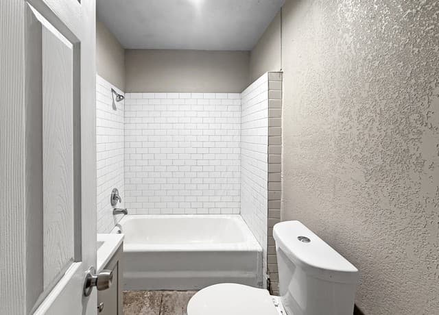 3-bedroom rental at 224 W Pyron Unit B in San Antonio, TX — photo 4