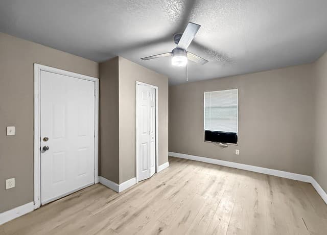 3-bedroom rental at 224 W Pyron Unit B in San Antonio, TX — photo 5