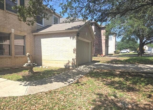 3-bedroom rental at 6515 Kestrel Ln in San Antonio, TX — photo 2