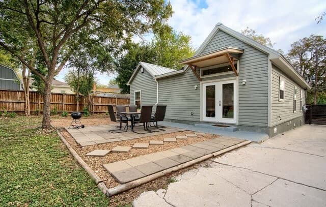 2-bedroom rental at 521 Dawson St in San Antonio TX
