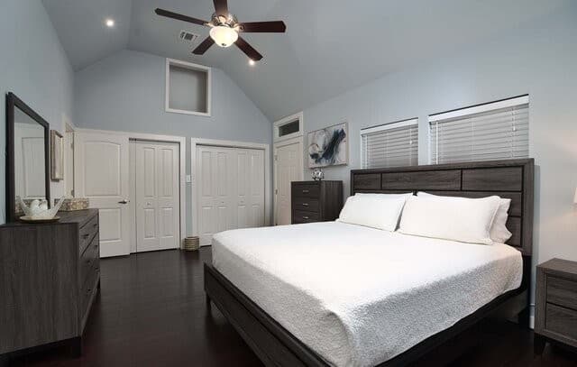 2-bedroom rental at 521 Dawson St in San Antonio, TX — photo 5