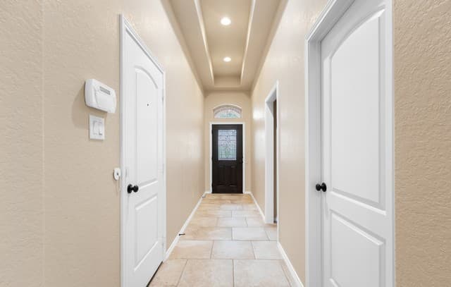 4-bedroom rental at 8710 White Crown in San Antonio, TX — photo 3