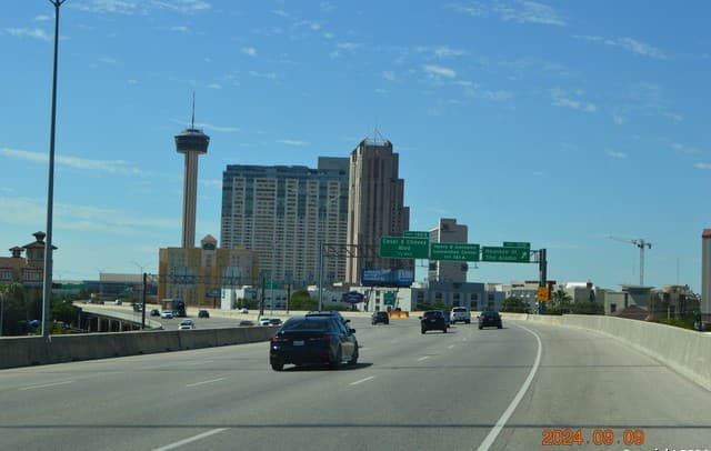 1-bedroom rental at 610 E Market St Unit 2803 in San Antonio, TX — photo 4