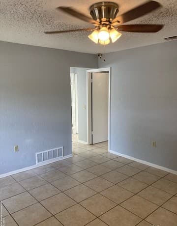 4-bedroom rental at 4426 Avenida Prima St in San Antonio, TX — photo 2