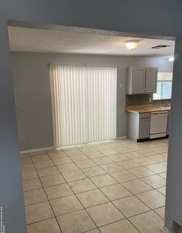 4-bedroom rental at 4426 Avenida Prima St in San Antonio, TX — photo 4