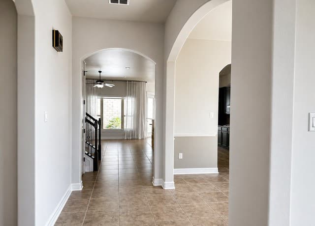 3-bedroom rental at 18722 Edwards Edge in San Antonio, TX — photo 2