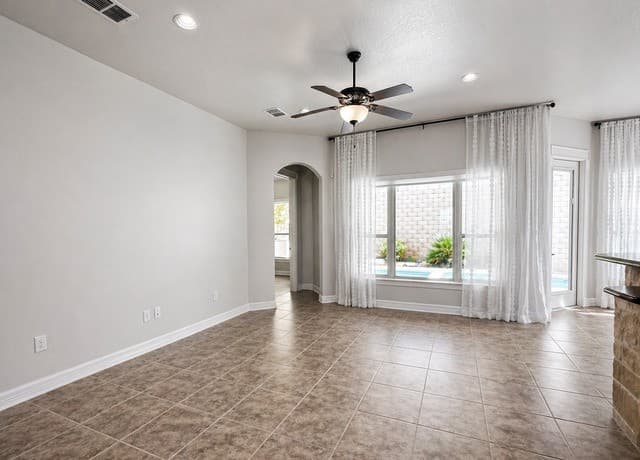 3-bedroom rental at 18722 Edwards Edge in San Antonio, TX — photo 4