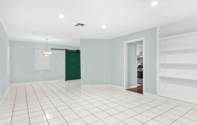 3-bedroom rental at 527 Lively Dr in San Antonio, TX — photo 2