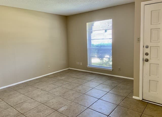 3-bedroom rental at 5602 Ponderosa in San Antonio, TX — photo 3