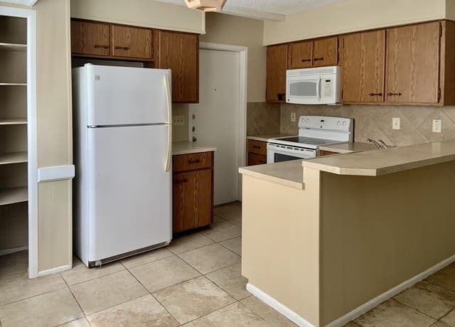 3-bedroom rental at 5602 Ponderosa in San Antonio, TX — photo 5