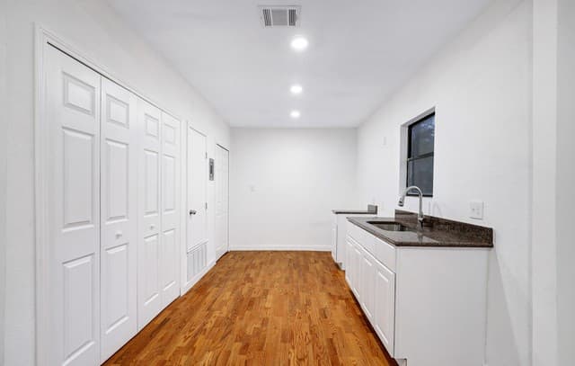 2-bedroom rental at 1920 Leal in San Antonio, TX — photo 3