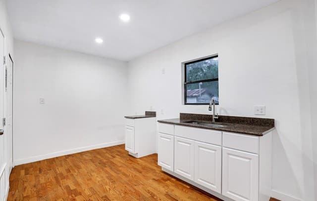 2-bedroom rental at 1920 Leal in San Antonio, TX — photo 4