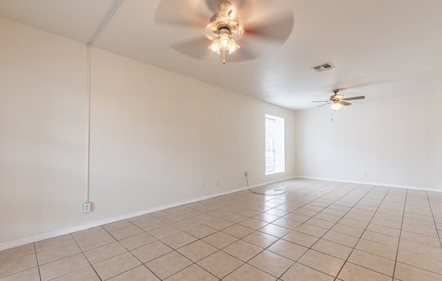 2-bedroom rental at 14423 Brook Hollow Blvd Unit A in San Antonio, TX — photo 5