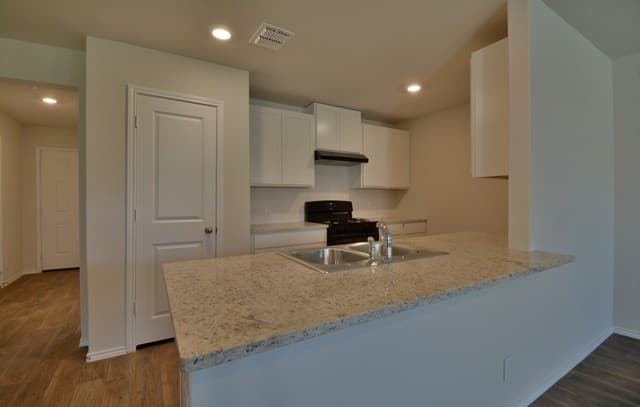 3-bedroom rental at 15346 Brown Violetear in San Antonio, TX — photo 3