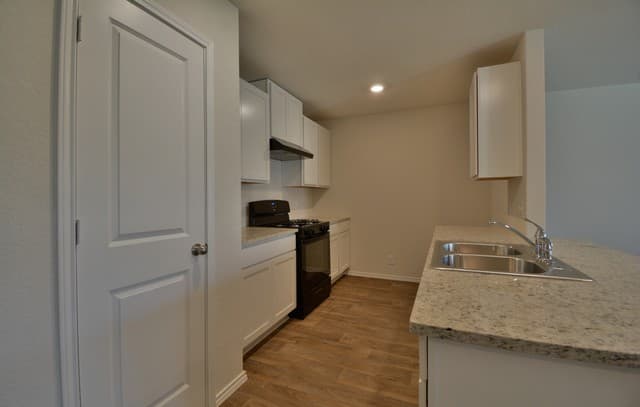 3-bedroom rental at 15346 Brown Violetear in San Antonio, TX — photo 4
