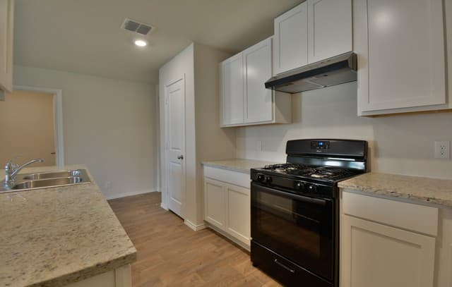 3-bedroom rental at 15346 Brown Violetear in San Antonio, TX — photo 5