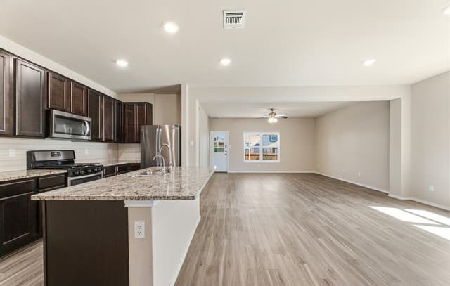 4-bedroom rental at 513 Chelson Hunt in Cibolo, TX — photo 5