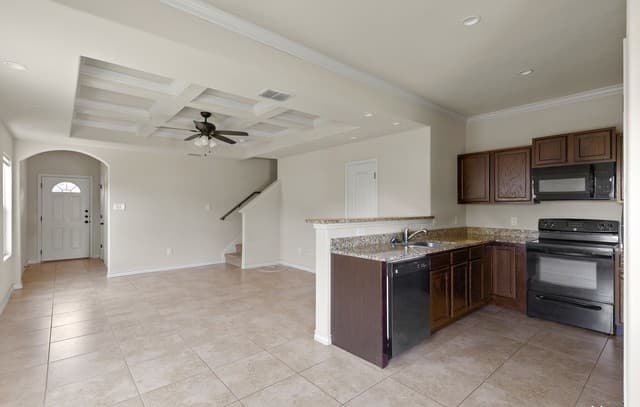 3-bedroom rental at 6615 Arancione Ave Unit 103 in San Antonio, TX — photo 3