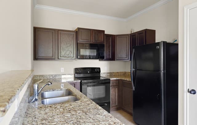 3-bedroom rental at 6615 Arancione Ave Unit 103 in San Antonio, TX — photo 4