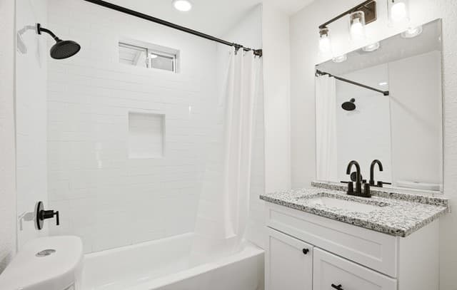 1-bedroom rental at 318 Ferguson Ave Unit 2 in San Antonio, TX — photo 3