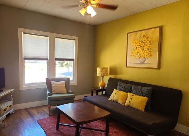 2-bedroom rental at 324 E French Pl in San Antonio, TX — photo 2