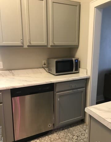 2-bedroom rental at 324 E French Pl in San Antonio, TX — photo 5