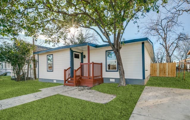 4-bedroom rental at 1414 Burleson in San Antonio TX