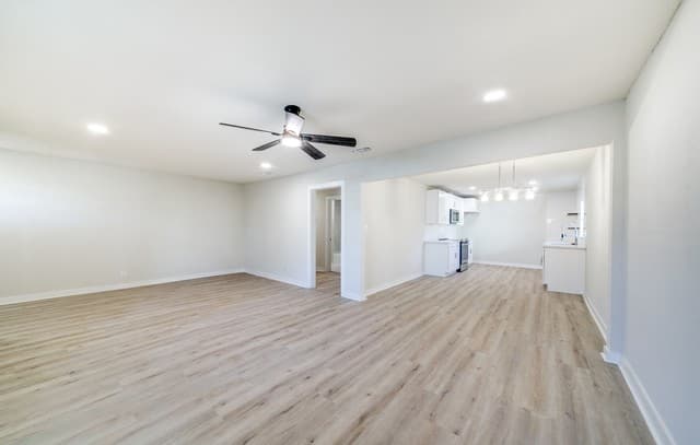 4-bedroom rental at 1414 Burleson in San Antonio, TX — photo 3