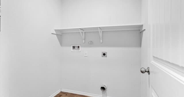 4-bedroom rental at 5618 Salado Fls in San Antonio, TX — photo 4