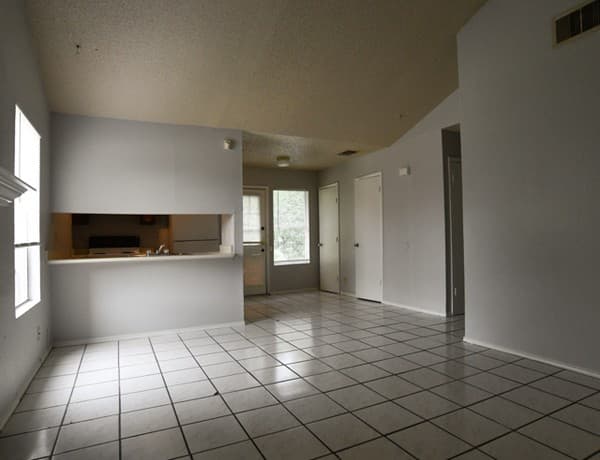 2-bedroom rental at 5529 Lochmoor Unit 2 in San Antonio, TX — photo 2