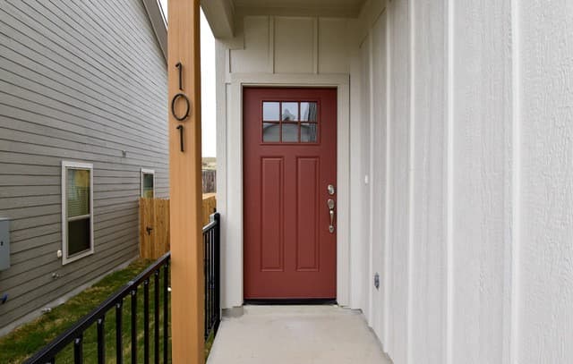 3-bedroom rental at 10211 Tulipwood Run Unit 101 in San Antonio, TX — photo 2