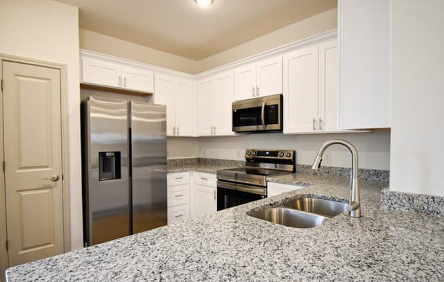 3-bedroom rental at 10211 Tulipwood Run Unit 101 in San Antonio, TX — photo 4