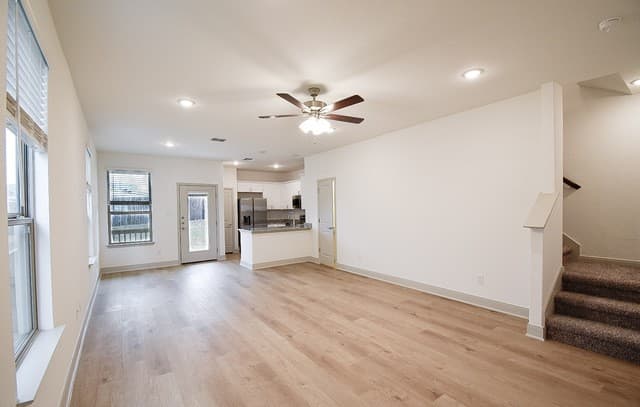 3-bedroom rental at 10211 Tulipwood Run Unit 102 in San Antonio, TX — photo 2
